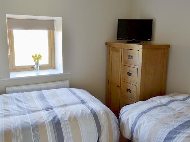 Cosy twin bedroom | Holgate&rsquo;s Granary, Pendleton, near Clitheroe