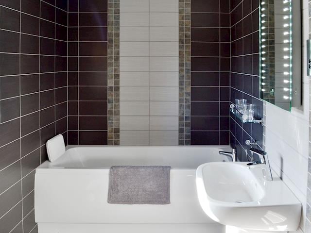 Tiled bathroom | Holgate&rsquo;s Granary, Pendleton, near Clitheroe