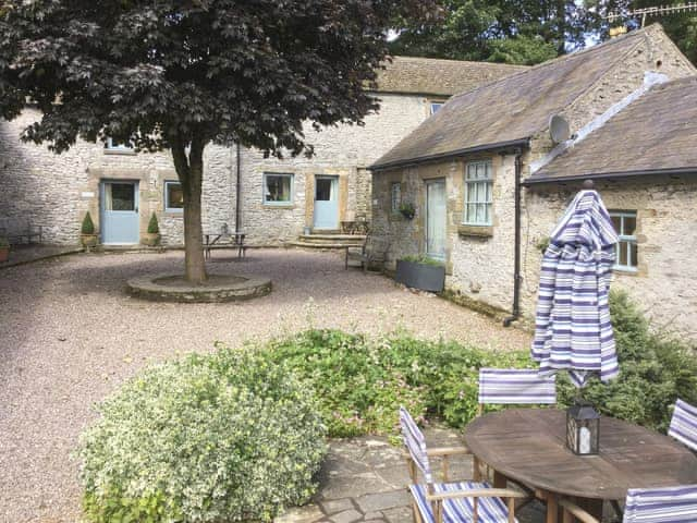 Shared facilities &ndash; patio areas with outdoor furniture | Over Haddon, near Bakewell