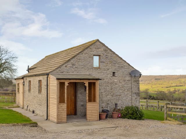 Attractive stone-built holiday home | Brandy’s Barn, Middleham, near Leyburn
