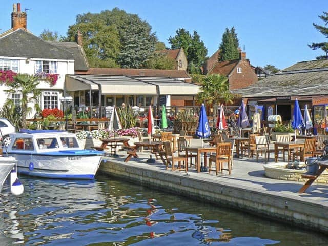 Bustling waterside attractions | Tracara Apartment - Tracara, Horning, near Norwich