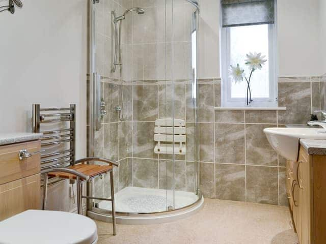 Well peresented shower room | Cobble Garth, Keswick