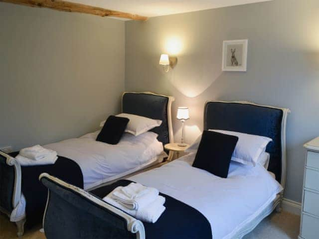 Twin bedroom | Woodcrest Barn Cottage - Roydon Retreats, Roydon, near Diss