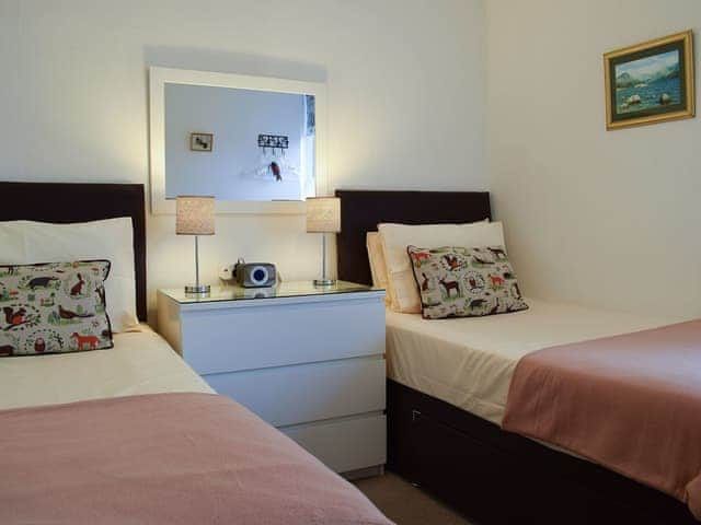 Cosy and attractive twin bedded room | Squirrel Cottage, Windermere