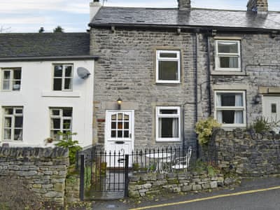 Delightful 17th-century terraced cottage | Michill Cottage, Castleton, near Buxton