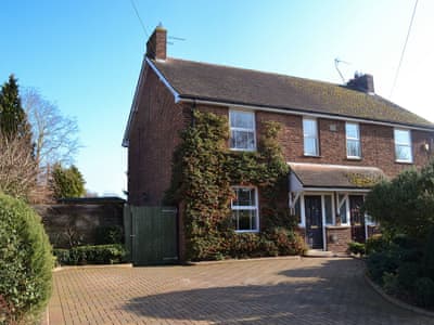 Lovely semi-detached holiday home | Pam’s Plaice, Offord D’Arcy, near Godmanchester