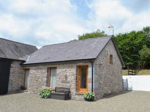 Lovely holiday cottage | Bramble Cottage Mountain Retreat, Llanddeusant, near Llangadog