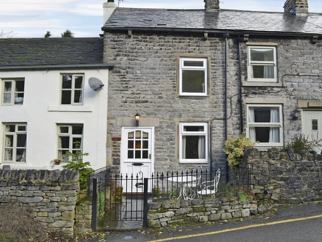 Delightful 17th-century terraced cottage | Michill Cottage, Castleton, near Buxton