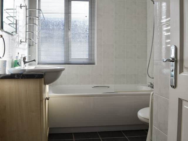 Bathroom | Spring Mouse Apartment, Bowness-on-Windermere