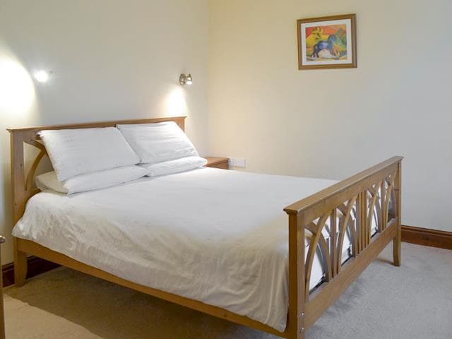 Relaxing second double bedroom | Elderberry House - Sherrill Farm Holiday Cottages, Dunterton, near Tavistock