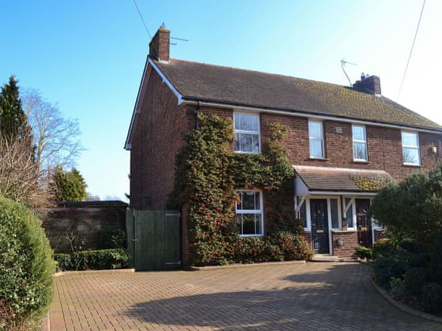 Lovely semi-detached holiday home | Pam’s Plaice, Offord D’Arcy, near Godmanchester