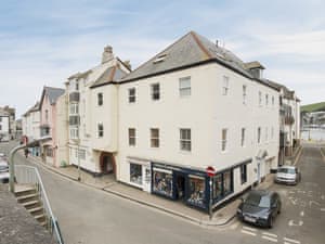 Bright and airy first floor apartment | Snugglers Cove, Dartmouth