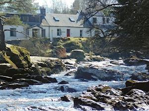 Traditional terraced cottage | Gracedieu, Killin