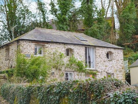 Wonderful holiday home in a peaceful rural setting | Chapel Barn, Bodmin