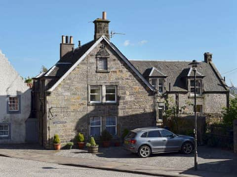 Attractive stone-built holiday home with off street parking | Sandhaven, Culross, near Dunfermline