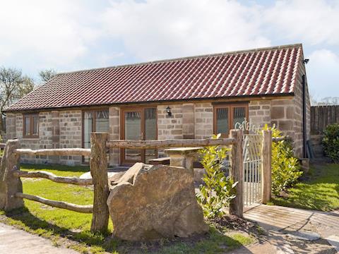 Attractive holiday home | The Cartshed - Thistle Hill Farm Cottages, Knaresborough