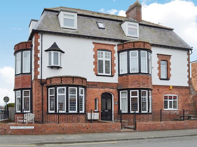 Bay House, sleeps 14 in Filey.