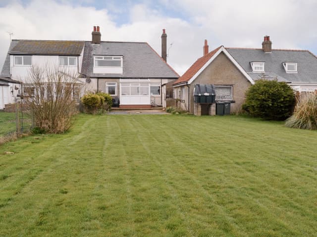 Large lawned garden at rear | Homebay, Flamborough
