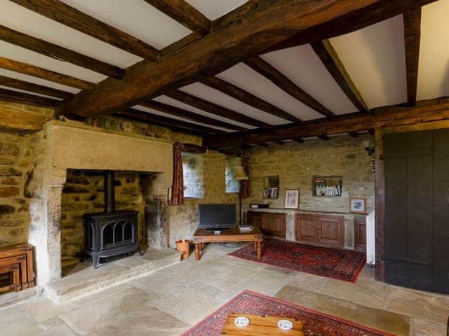 Characterful living room with beamed ceiling | Highbury Cottage - Church Bank Cottages, Hathersage