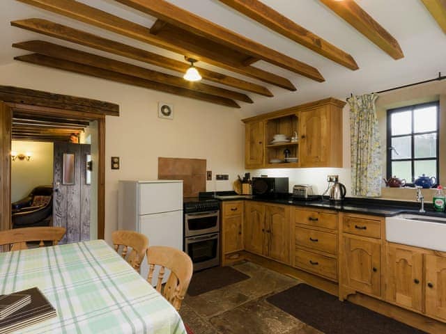 Country-style kitchen and dining area | Highbury Cottage - Church Bank Cottages, Hathersage