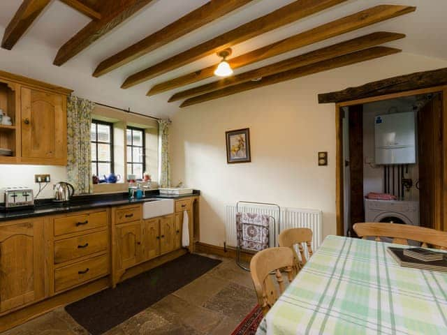 Country-style kitchen and dining area | Highbury Cottage - Church Bank Cottages, Hathersage