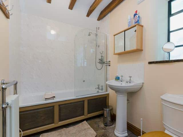 Bathroom | Highbury Cottage - Church Bank Cottages, Hathersage