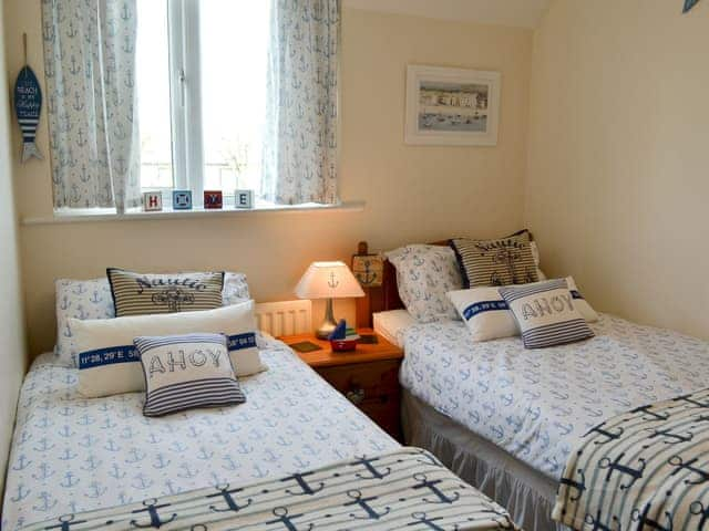 Cosy twin bedroom | Tee View - Tee View and Sea Shore, Seahouses