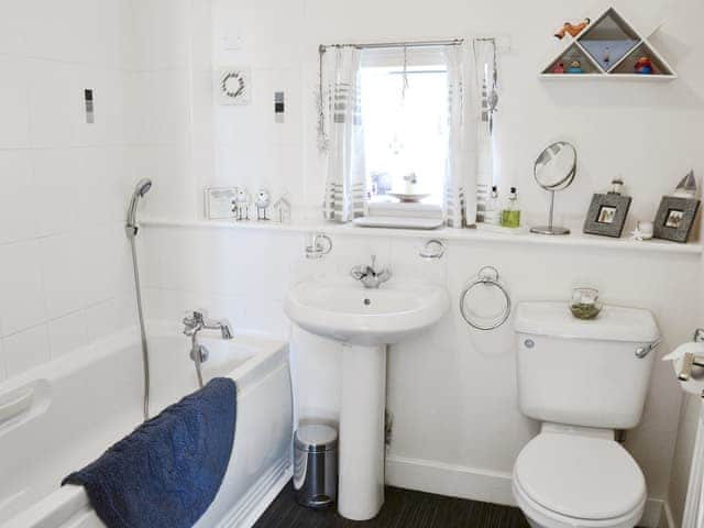 Bathroom | Tee View - Tee View and Sea Shore, Seahouses