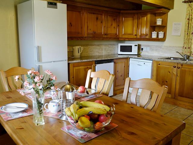 Well equipped kitchen/dining room | Tarragon - Sherrill Farm Holiday Cottages, Dunterton, near Tavistock