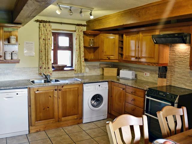 Well equipped kitchen/dining room | Tarragon - Sherrill Farm Holiday Cottages, Dunterton, near Tavistock