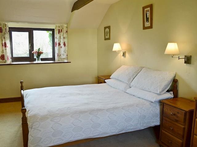 Comfortable double bedroom | Tarragon - Sherrill Farm Holiday Cottages, Dunterton, near Tavistock