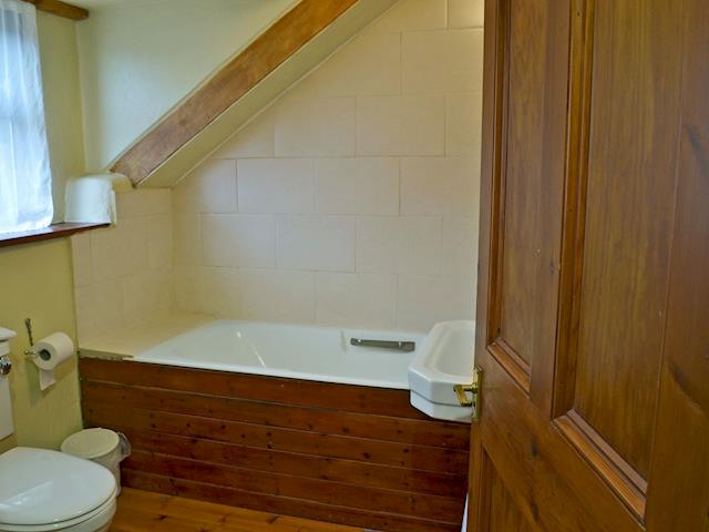 Bathroom | Thyme - Sherrill Farm Holiday Cottages, Dunterton, near Tavistock