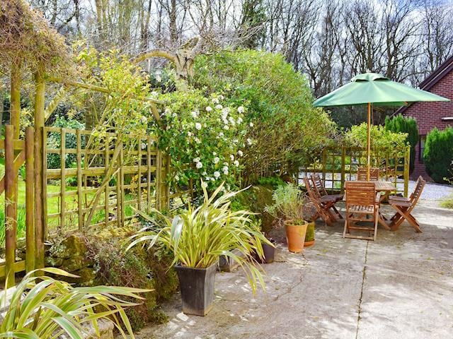 Wonderful sitting out area | Woodhouse Cottage, Dobshill, near Chester