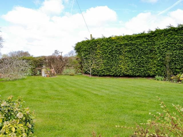 Extensive garden and grounds | Woodhouse Cottage, Dobshill, near Chester