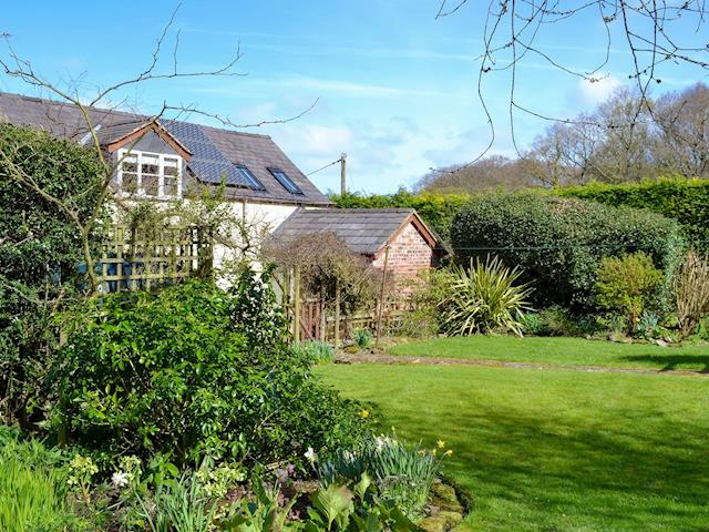 Fantastic garden and grounds | Woodhouse Cottage, Dobshill, near Chester