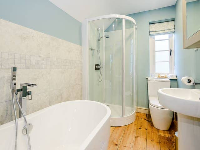 En-suite bathroom with shower | Rectory Cottage, Blankney, near Lincoln