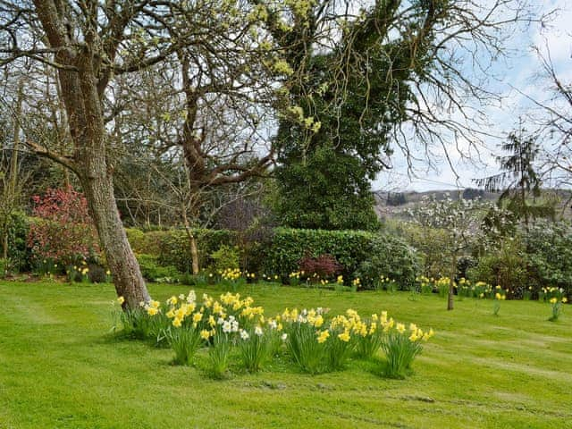 Beautiful, established gardens | Cowford Oast, Eridge Green, near Tunbridge Wells