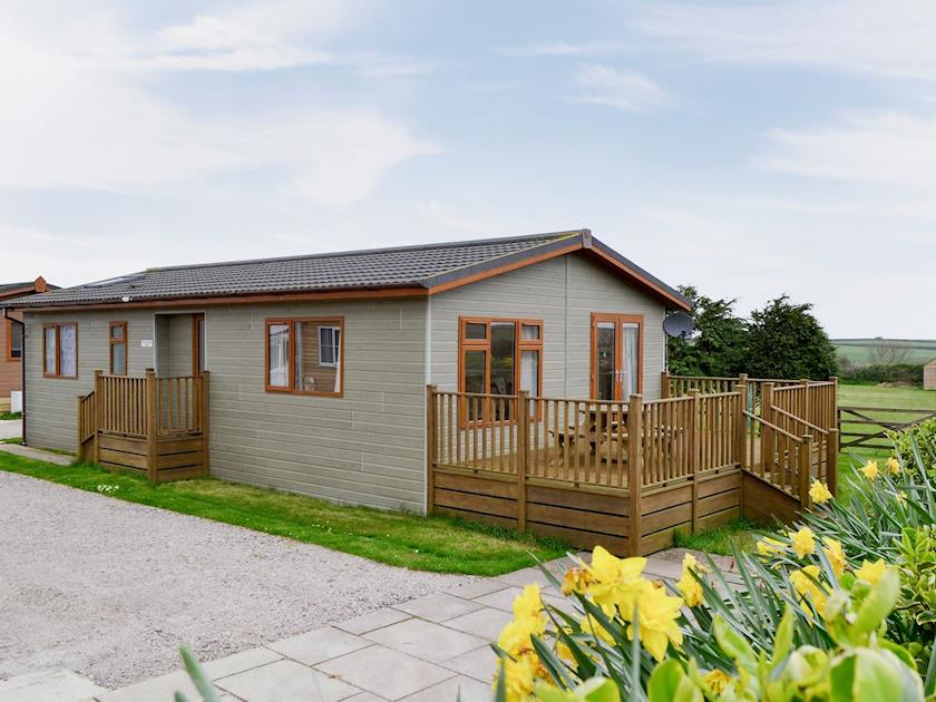 Excellent lodge-style holiday home | Apple Blossom - Yonder Green Lodges, St Ervan, near Padstow