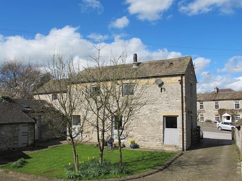Appealing stone-built holiday home | Barn on the Green, Foolow, near Tideswell