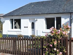 Delightful bungalow a short way from Glencoe | Rocky Mountain View, Glencoe