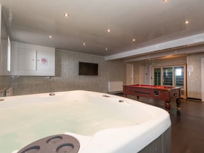Hot Tub and sauna | Ocean View House, Blackpool
