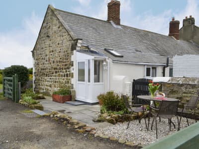 Charming, semi-detached holiday home | Brier Dene End Cottage - Brier Dene Farm Cottages, Old Hartley, near Whitley Bay