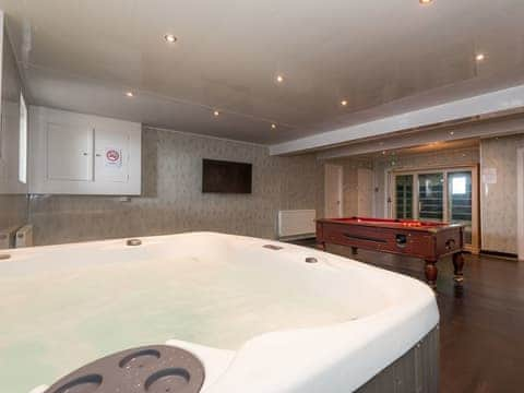 Hot Tub & sauna | Ocean View House, Blackpool