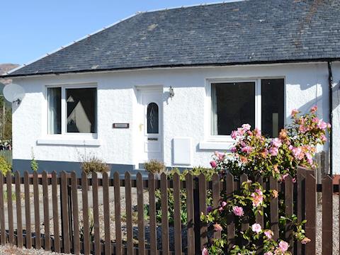 Delightful bungalow a short way from Glencoe | Rocky Mountain View, Ballachulish