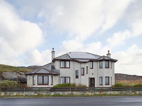 Spacious detached house in the Outer Hebrides | Sealladh Lingeigh, East Kilbride, near Lochboisdale, South Uist