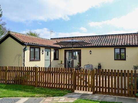 This peaceful cottage is perfect for exploring the Norfolk countryside | Pheasant Lodge, Welborne, near Dereham