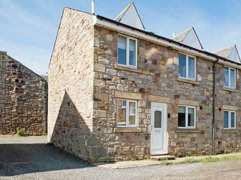 Attractive stone holiday cottage  | Daisy Cottage, Seahouses