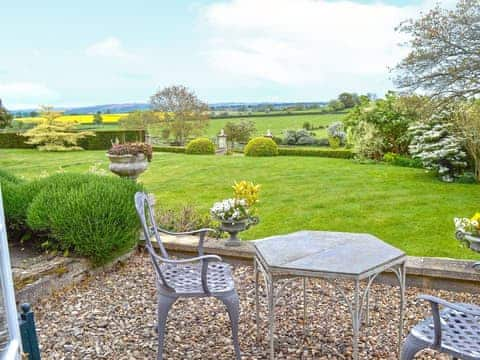 Wonderful garden terrace with superb views | Acorn Cottage, Todenham, near Moreton-in-Marsh