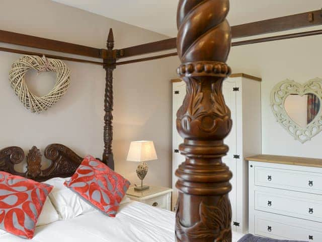 Romantic four poster bedroom | The Coach House - The Grange, Whittingham near Alnwick