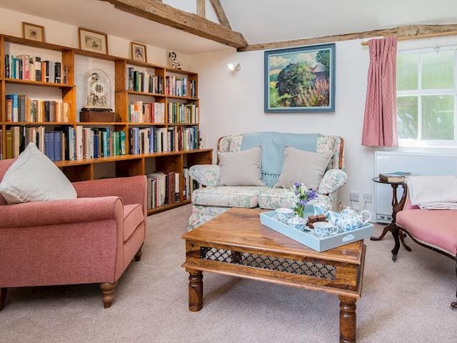 Spacious and homely open plan living area | Pheasants Hill Old Byre, Hambleden, near Henley-on-Thames